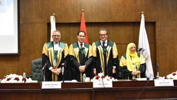 وزير الصحة يترأس لجنة مناقشة دكتوراة 