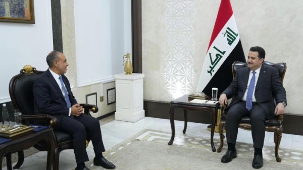 لقاء وزير الخارجية المصري ورئيس الوزراء العراقي 