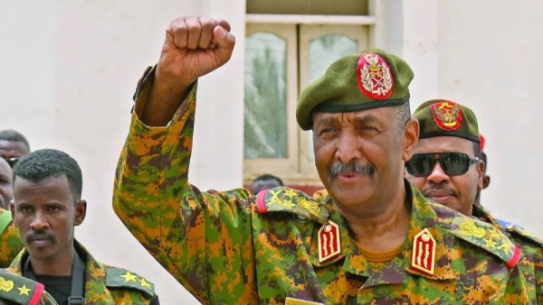 البرهان يعين كباشي مساعدًا له ويلغي منصب نائب القائد العام في السودان