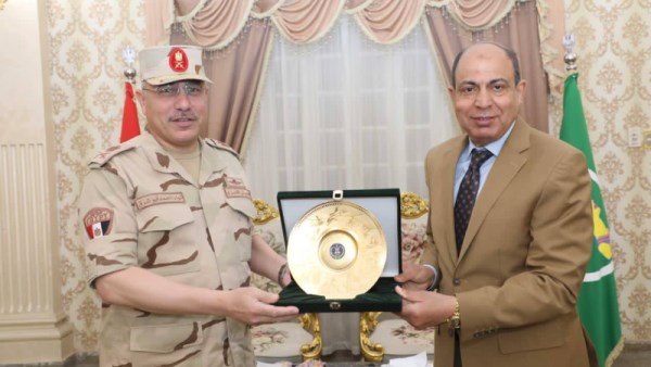 محافظ المنيا يستقبل مدير جمعية المحاربين