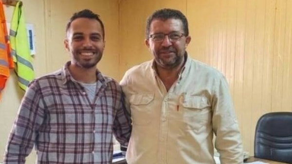 المهندس حسام وأحد الاصدقاء