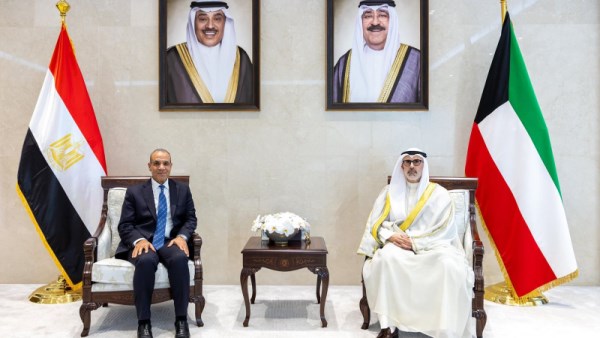 الوزير بدر عبدالعاطي مع الشيخ جراح جابر الأحمد الصباح 