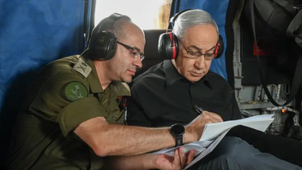 نتنياهو و اللواء رومان غوفمان