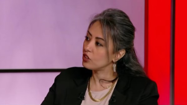 الإعلامية الشابة منى صفوان 