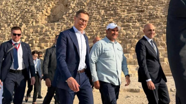 جولة الرئيس الفنلندي ألكسندر ستوب بالأهرامات 