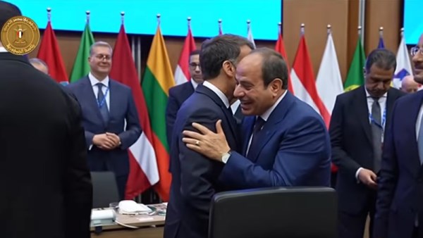 الرئيس عبدالفتاح السيسي والرئيس الفرنسي خلال قمة نيقوسيا 