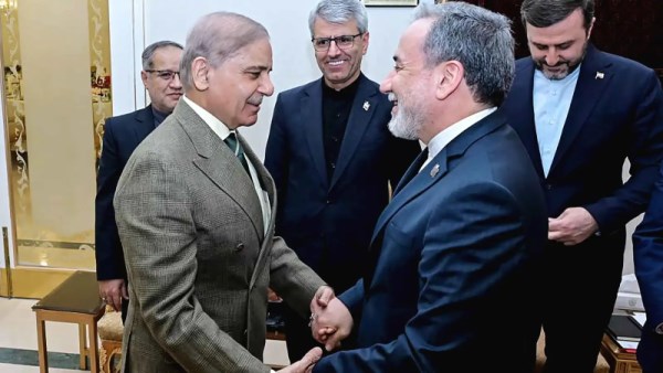 الوفد الإيراني في إسلام آباد 