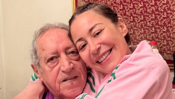 الفنانة منة شلبي مع والدها 