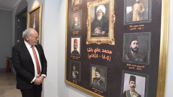 جامعة عين شمس تستقبل الملك أحمد فؤاد الثاني في قصر الزعفران   