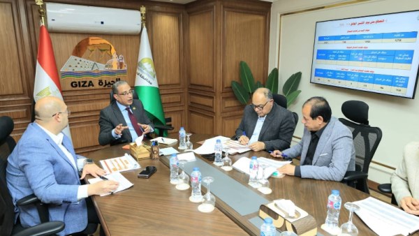 محافظ الجيزة يناقش ملفات تقنين أراضي الدولة والتصالح والتراخيص 