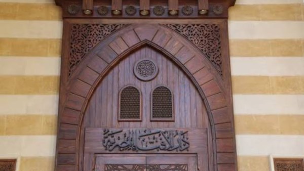 هل يجوز صلاة الفجر بعد طلوع الشمس بسبب النوم؟