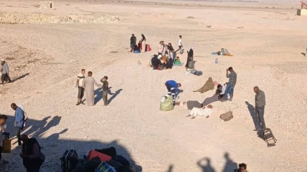 نقل عشرات المصابين في حادث انقلاب أتوبيس