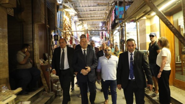 محافظ القاهرة يتابع تطوير القاهرة التاريخية 