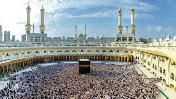 هل يجوز الحج مع وجود ديون؟ 