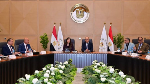 اجتماع الدكتور هاني سويلم مع المهندسة راندة المنشاوي