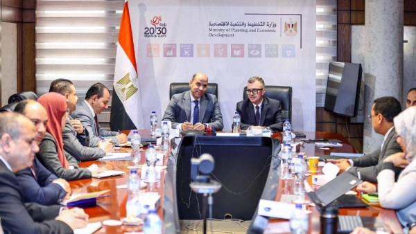 وزيرا التخطيط والعمل