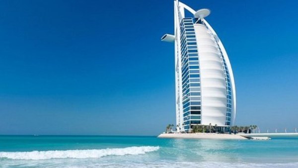 إغلاق فندق برج العرب في دبي