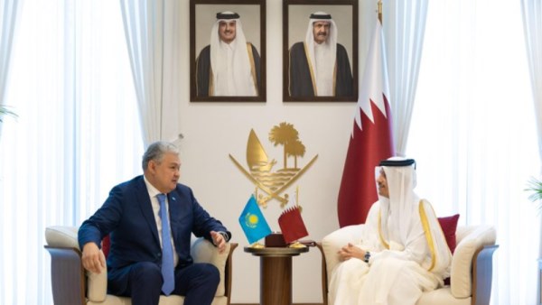  وزير الخارجية القطري والكازاخستاني