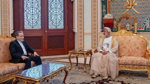 سلطان عمان وعراقجي