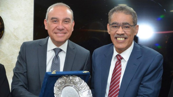 السفير علاء يوسف يكرم ضياء رشوان