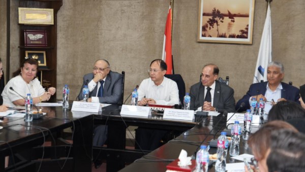 "رجال الأعمال"مع الوفد الصيني