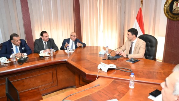 لقاء وزير الصناعة مع ممثلي غرفة البترول و التعدين