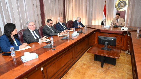 لقاء وزير الصناعة بوفد غرفة التجارة الأمريكية