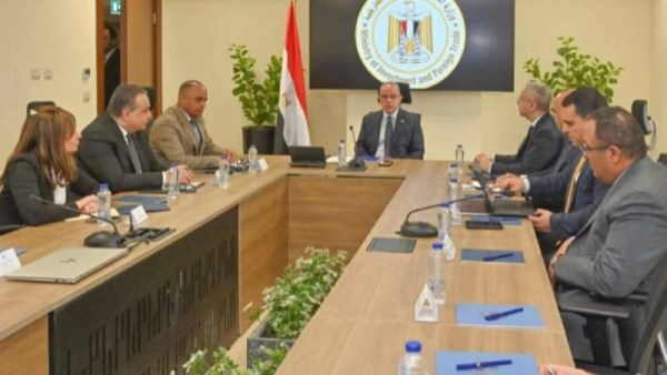 اجتماع وزير الاستثمار بقيادات وزارة 