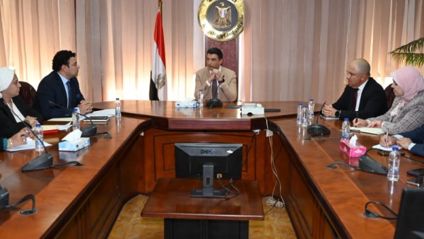 مباحثات وزير الصناعة مع اتحاد الصناعات وغرفة صناعة الحرف اليدوية