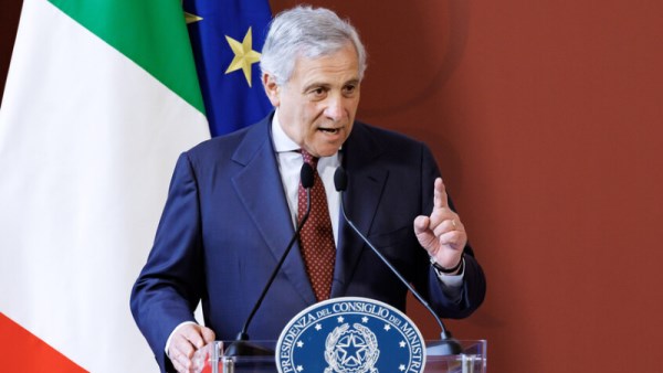 أنطونيو تاياني , وزير الخارجية الإيطالي