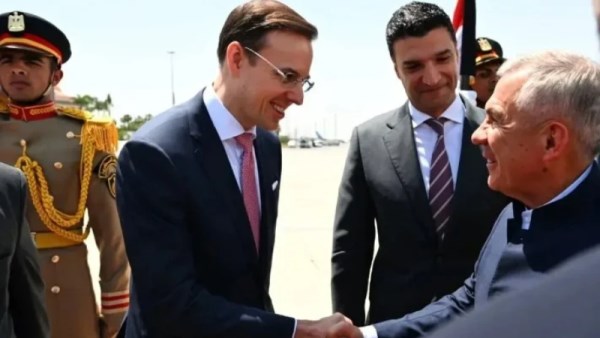 وصول رئيس جمهورية تتارستان للقاهرة