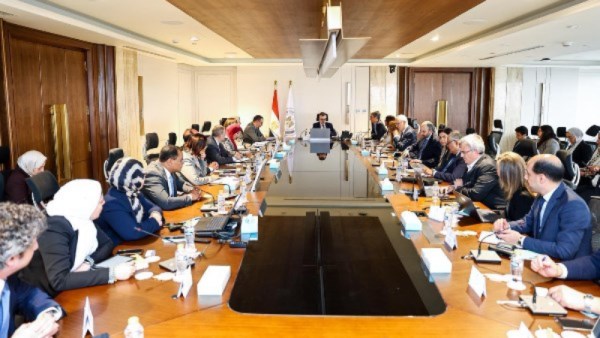 مباحثات وزير التخطيط مع بعثة البنك الدولي 