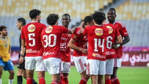 لاعبو الأهلي