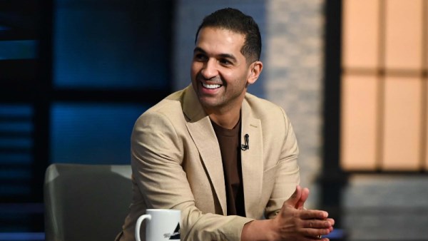 الإعلامي هاني حتحوت