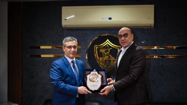 تكريم الزمالك لسفير الجزائر
