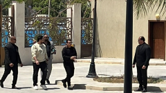 بيودع صديق عمره.. إيهاب توفيق يصل جنازة أمير الغناء العربى هاني شاكر