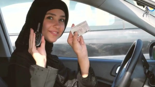 خطوات التقديم على رخصة سواقة للنساء