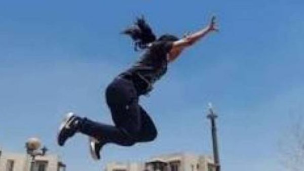 سيدة تقفز من الطابق الثالث