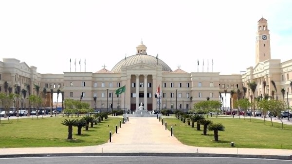 الجامعات