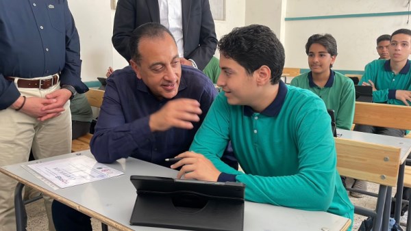 مدبولي وطالبات بولاق