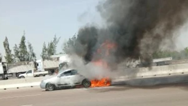 سيارة