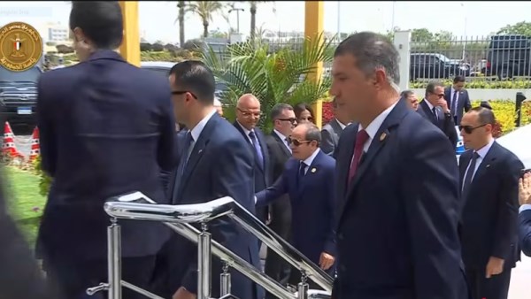الرئيس السيسي يصل مقر جامعة سنجور
