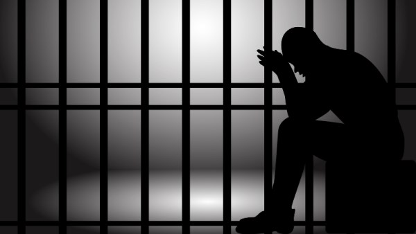 حبس سائق النقل المتهم بسرقة حقيبة صغير