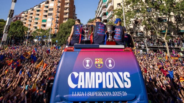 برشلونة يحتفل بالليجا