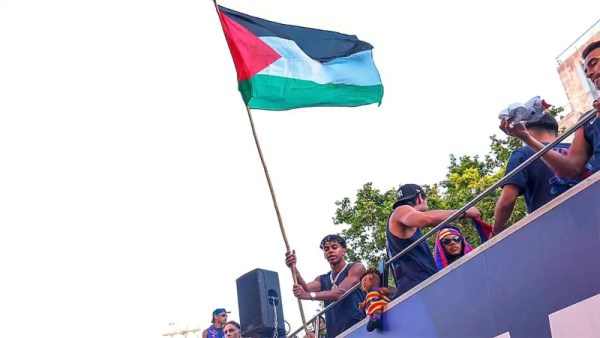 لامين يامال يرفع علم فلسطين