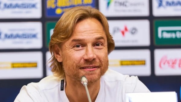 فاليري كاربن المدير الفني لمنتخب روسيا
