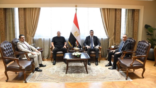 وزير الرياضة يستقبل رئيس نادي منتخب السويس بحضور أحمد دياب