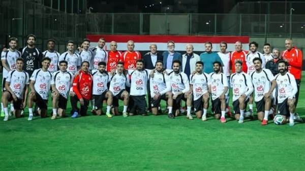 سفير كندا يحضر مران منتخب مصر 