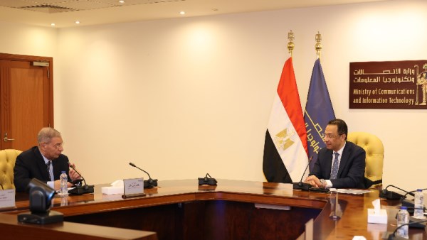 اجتماع وزير الاتصالات مع الوفد 