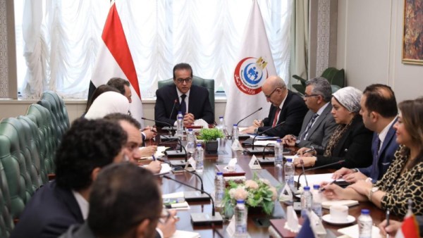 اجتماع وزير الصحة لاستعراض موازنة العام الجديد